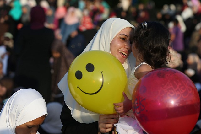 انگلیسی/ برگزاری جشن عید سعید قربان در سراسر جهان + عکس