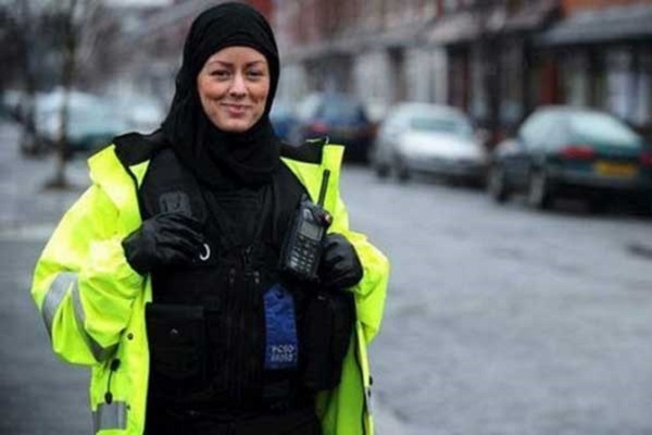 La police néerlandaise demande le respect de l’hijab dans le milieu de travail