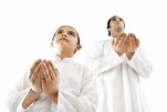 مَنْ أَطاعَ اللّه لَمْ يَضُرَّهُ مَنْ أَسْخَطَ مِنَ النّاسِ