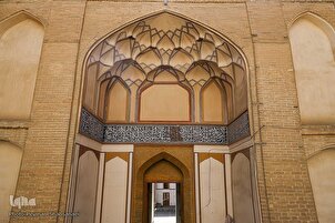 İsfahandakı Şəfiiyyə mədrəsəsi
