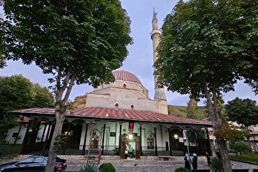 Wiederaufbau der historischen Kosovo-Moschee in Zusammenarbeit mit der Türkei