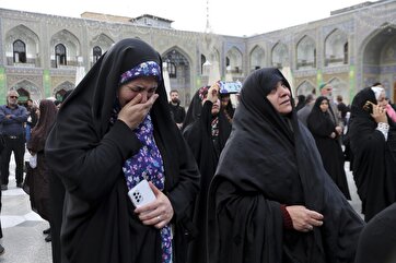 Photo Gallery: How Imam Reza Shrine Pilgrims Reacted to President Raeisi’s Martyrdom