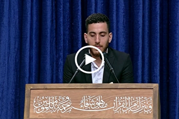 Member of Iran’s Hajj Quranic Convoy Recites Quran in Presence of Leader (+Video)  