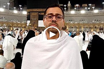 Recitation of Surah Fajr Near Kaaba