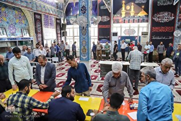 In Pictures: Iranians Cast Vote in Presidential Election Runoff