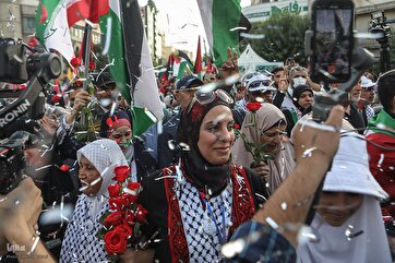 Ceremony Held in Tehran to Welcome Families of Gaza Martyrs