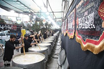 Distribution of Votive Food in Qom