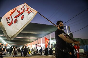 Photos: Arbaeen Pilgrims Enter Iraq at Night to Avoid Extreme Heat