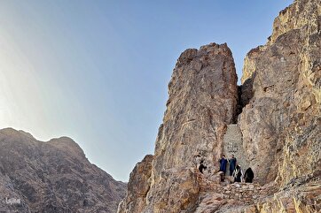 Uhud Mountain Landmarks: Masjid al-Fasah and Uhud Cave