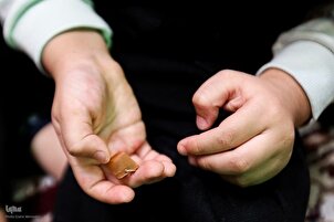 Mujeres de Teherán donan sus joyas para apoyar al Líbano