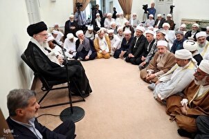El Ayatolá Jamenei recibe a eruditos sunitas y líderes de la oración del viernes