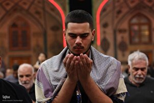 Los peregrinos de Arbain visitan el santuario del Imam Ali