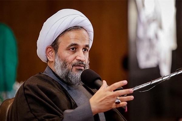 تأکید بر «محبوبیت» حضرت زهرا(س) به ‌جای مظلومیت/ محبت؛ عامل تزکیه و محور وحدت