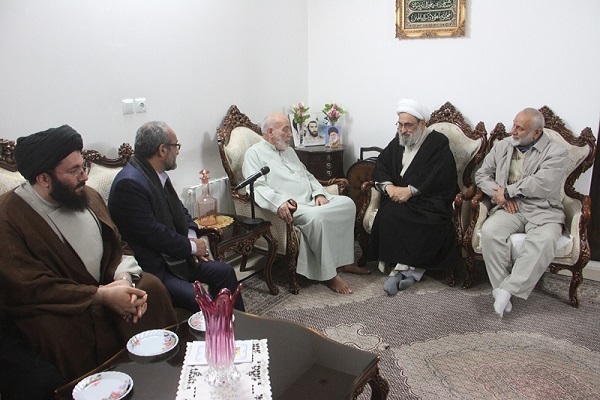 تولیت مسجد مقدس جمکران با پدر شهیدان محرابیان دیدار کرد