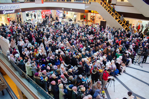 رخ‌نمایی حجاب در مرکز تجاری بیشکک + تصاویر