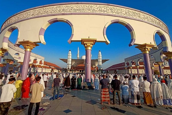 برگزاری نماز عید قربان در گوشه و کنار جهان + عکس