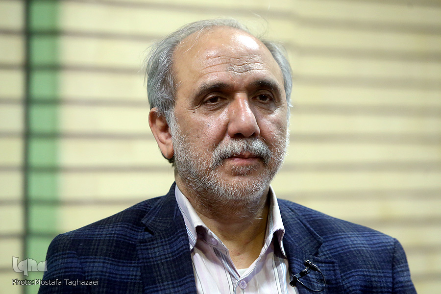 شرط بهره‌مندی از آیات قرآن سائل بودن است / چالش دینداری در دنیای تجاری امروز