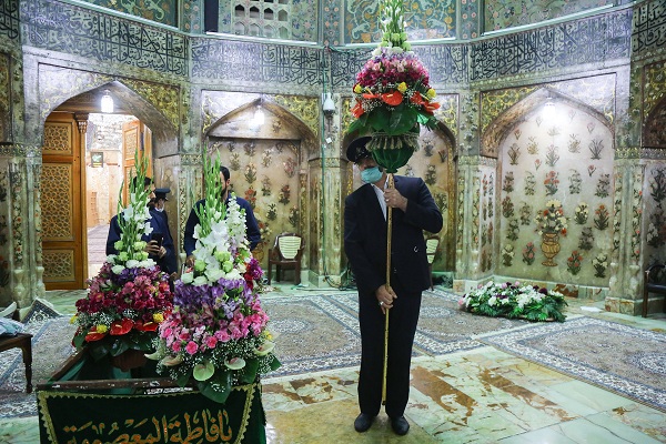 آیین گلآرایی حرم مطهر بانوی کرامت برگزار شد+ فیلم آیین گلآرایی حرم مطهر بانوی کرامت برگزار شد+ فیلم