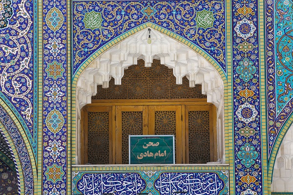 عکس| نگاهی به نقش و نگار صحن امام هادی(ع) حرم مطهر بانوی کرامت در روز میلاد ایشان