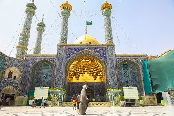 عکس| نگاهی به نقش و نگار صحن امام هادی(ع) حرم مطهر بانوی کرامت در روز میلاد ایشان