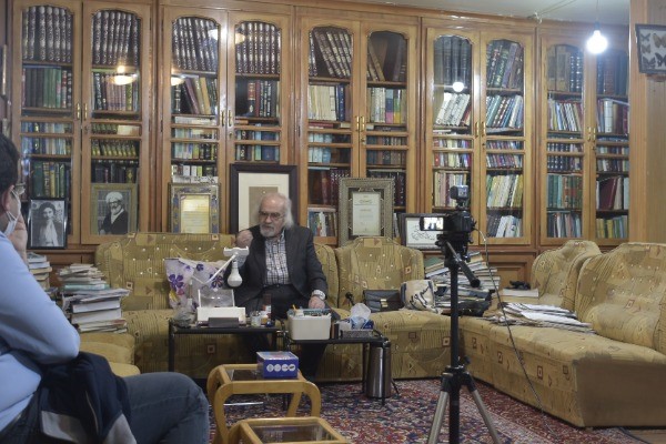 استاد مجاهدی پدر شعر آیینی ایران
