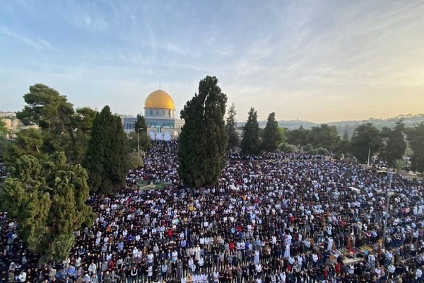 200 هزار فلسطینی نماز عید فطر را در مسجد الاقصی اقامه کردند + عکس