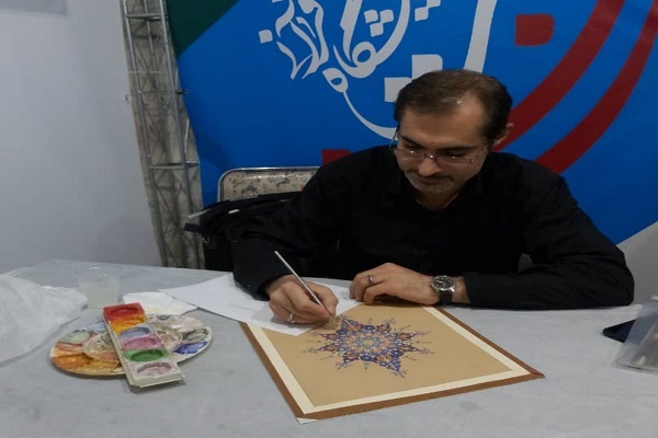 تلفیق آموزه&zwnj;های قرآنی و هنر تذهیب در نمایشگاه قرآن قم