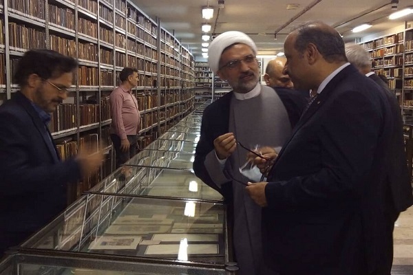 حسن ناظم، وزیر فرهنگ و گردشگری و آثار باستانی کشور عراق حسن ناظم، وزیر فرهنگ و گردشگری و آثار باستانی کشور عراق
