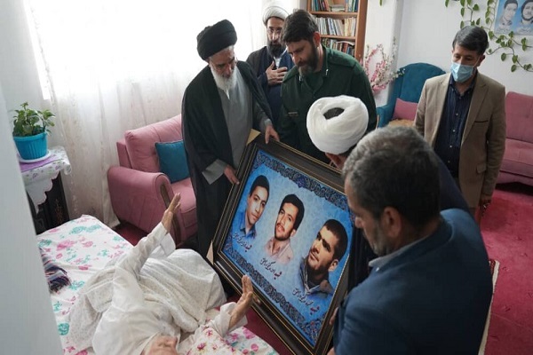 تکریم خانواده&zwnj;های شهدای استان قم در قالب نهضت دیدار