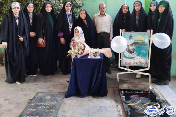 تجدید عهد رفاقت با شهید «رضا کارگربرزی» در گلزار شهدای نظرآباد + عکس