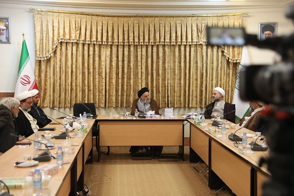 دیدار اعضای مجمع هماهنگی پیروان امام(ره) و رهبری قم با آیت‌الله سیدمحمد غروی