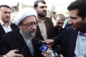 مردم با وجود مشکلات پای انقلاب و نظام ایستاده‌اند