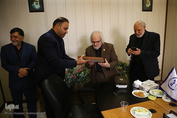 بازدید دبیر شعر آیینی کشور از تحریریه ایکنا و جهاددانشگاهی واحد قم بازدید دبیر شعر آیینی کشور از تحریریه ایکنا و جهاددانشگاهی واحد قم