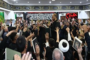 قرآن بر دستان عزاداران حسینی در مسکو