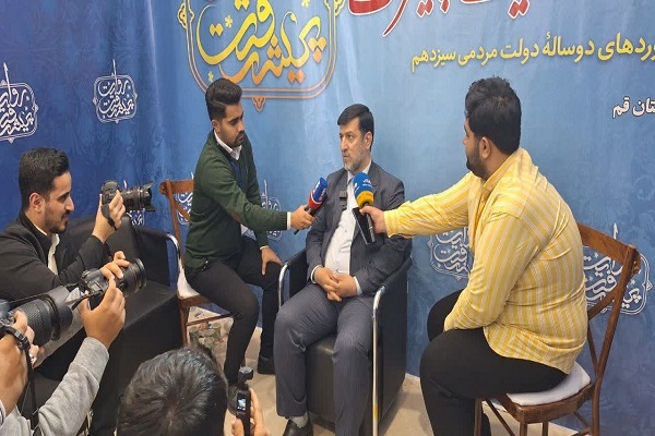 استاندار قم در نمایشگاه روایت پیشرفت استاندار قم در نمایشگاه روایت پیشرفت