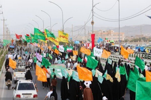 شادپیمایی قمی‌ها در روز نیمه شعبان به سمت مسجد جمکران