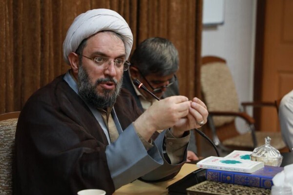 حجتالاسلام والمسلمین جواد شفیعیان، مدیر طرح زندگی با آیهها حجتالاسلام والمسلمین جواد شفیعیان، مدیر طرح زندگی با آیهها