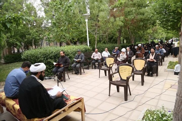 محفل عصرهای قرآنی در بوستان‌های قم
