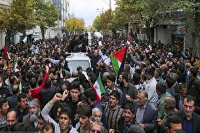 استقبال قمی‌ها از رئیس‌جمهور در مسیر چهارراه شهدا تا حرم بانوی کرامت