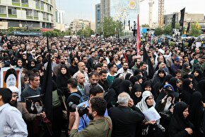 فیلم | اجتماع تهرانی‌ها در سوگ شهادت آیت‌الله رئیسی