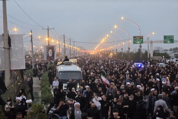 روایت دل‌های محزون قمی‌ها در وداع با شهدای خدمت + فیلم