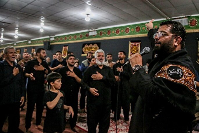 فیلم | مرثیه‌خوانی مداح اهل بیت(ع) در موکب حرم بانوی کرامت