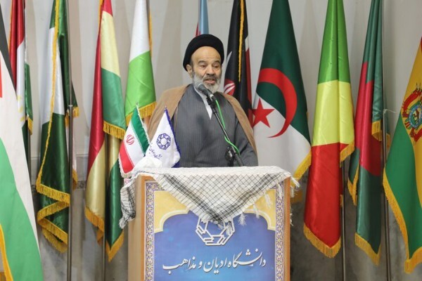 حجت‌الاسلام والمسلمین سید ابوالحسن نواب، رییس دانشگاه ادیان و مذاهب