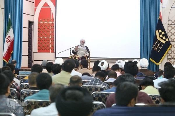 طلاب باید مهارت را در کنار دانش‌افزایی کسب کنند