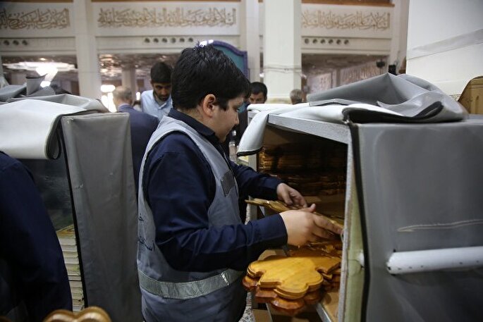 عکس | خدمت‌رسانی خادمیاران نوجوان برای برپایی محافل قرآنی حرم بانوی کرامت