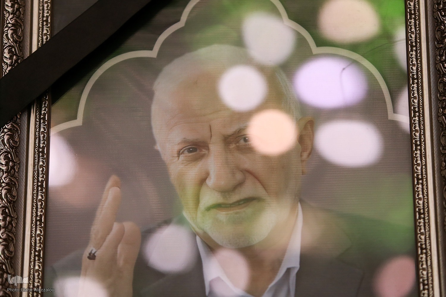 زنده‌یاد عبایی معلمی نکته‌سنج و سرشناس میان استادان قرآن در جهان بود