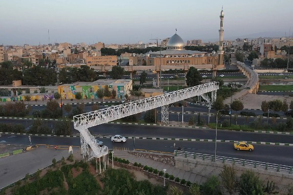 تجهیز پل‌های عابر پیاده قم به ۳۰ دستگاه آسانسور