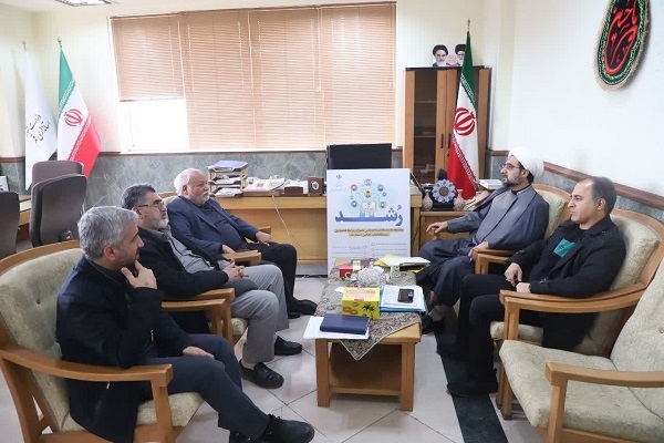 صادق چهرقانی، سرپرست ادارهکل روابط عمومی و امور بینالملل استانداری قم، حجتالاسلام اسماعیلیان، معاون مطبوعاتی ادارهکل فرهنگ و ارشاد اسلامی استان، مرتضی داستانی، رئیس انجمن صنفی مدیران مطبوعات و رسانههای استان و کاظم جعفری، رئیس دفتر خبرگزاری ایرنا در استان قم صادق چهرقانی، سرپرست ادارهکل روابط عمومی و امور بینالملل استانداری قم، حجتالاسلام اسماعیلیان، معاون مطبوعاتی ادارهکل فرهنگ و ارشاد اسلامی استان، مرتضی داستانی، رئیس انجمن صنفی مدیران مطبوعات و رسانههای استان و کاظم جعفری، رئیس دفتر خبرگزاری ایرنا در استان قم