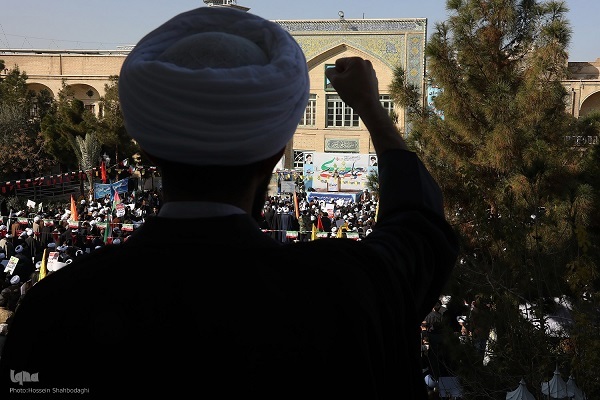 اجتماع حوزویان و اقشار مردم قم به‌مناسبت ۹ دی