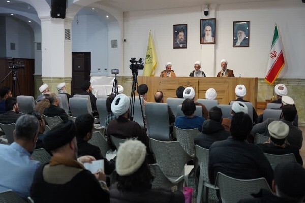 رونمایی از کتاب «برگزیده‌ای از سرّالصلاة امام خمینی(ره)»